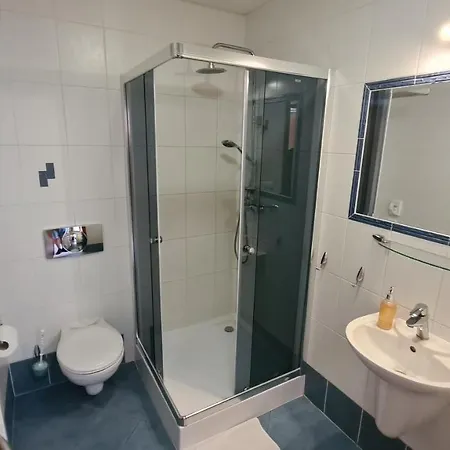 Port Club & Restaurant Guest house 3*