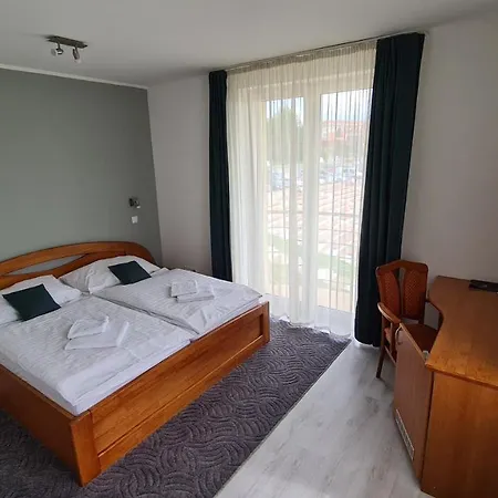 Port Club & Restaurant 게스트하우스 Námestovo