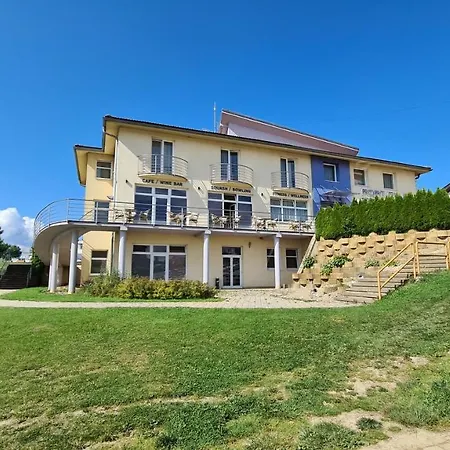 Port Club & Restaurant 게스트하우스 3*