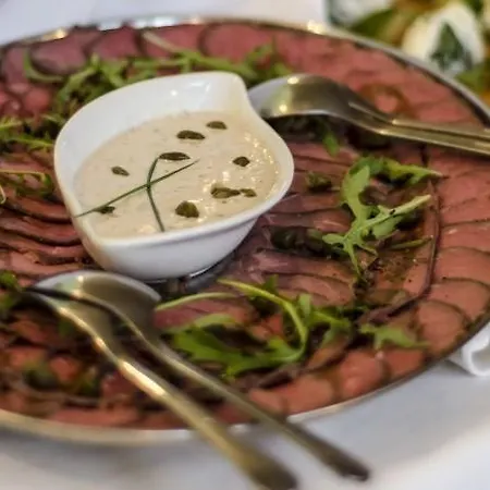 Gæstehus Port Club & Restaurant 3*