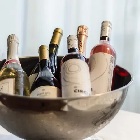 Port Club & Restaurant 3*