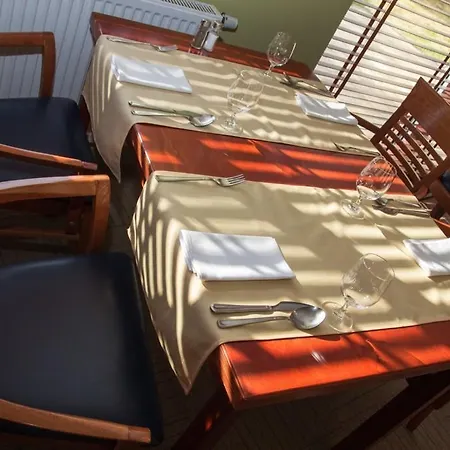 Port Club & Restaurant Penzion 3*